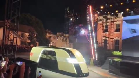 Tesla Robovan from the future looks amazing