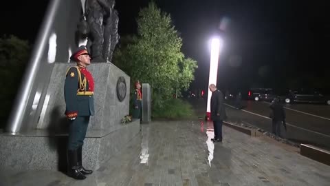 Putin visits World War II memorial honoring Russia-US wartime cooperation ahead of Trump meeting