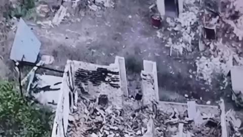 Ukrainian soldier throws a TM-62 into a basement with Russians, effectively eliminating