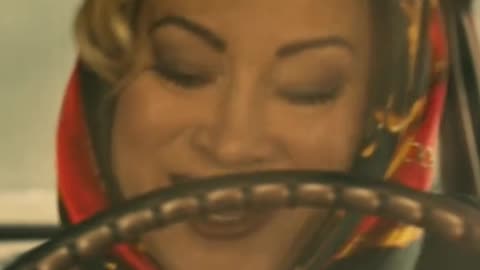 Guess how much Jennifer Tilly got after her divorce from Sam Simon?