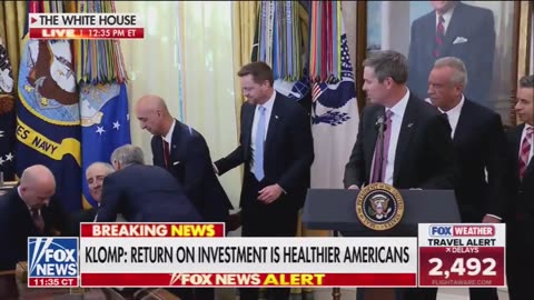 Pharma Exec Passes Out in Oval Office as Dr. Oz Rushes to His Aid