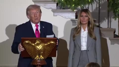 President Trump says he's building an arch like the ARC DE TRIOPHE near the Arlington Bridge