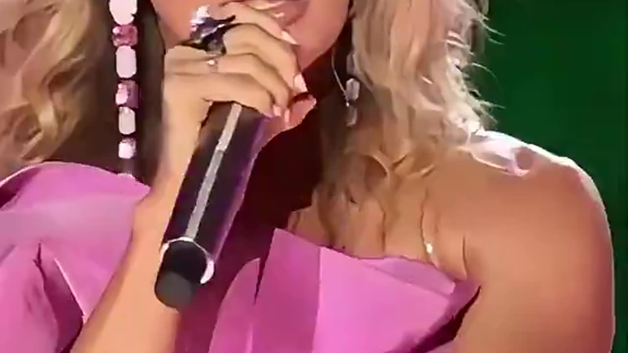 Discover which celebs rock wigs without anyone suspecting a thing!