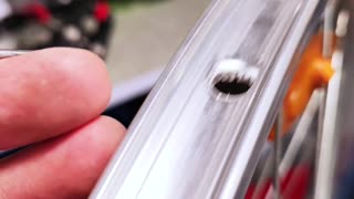 Your bicycle wheel makes a noise. How to remove the noise from your bike wheel