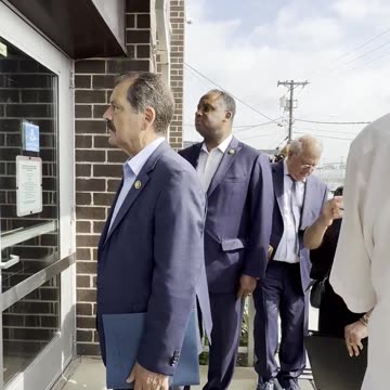 BREAKING_ Four Illinois Democrat Reps DENIED ENTRY to ICE agency
