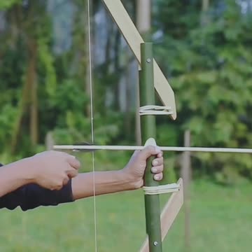 "Insane Bamboo Archery Challenge! | DIY Bow vs Bottle Target Shot!"😲