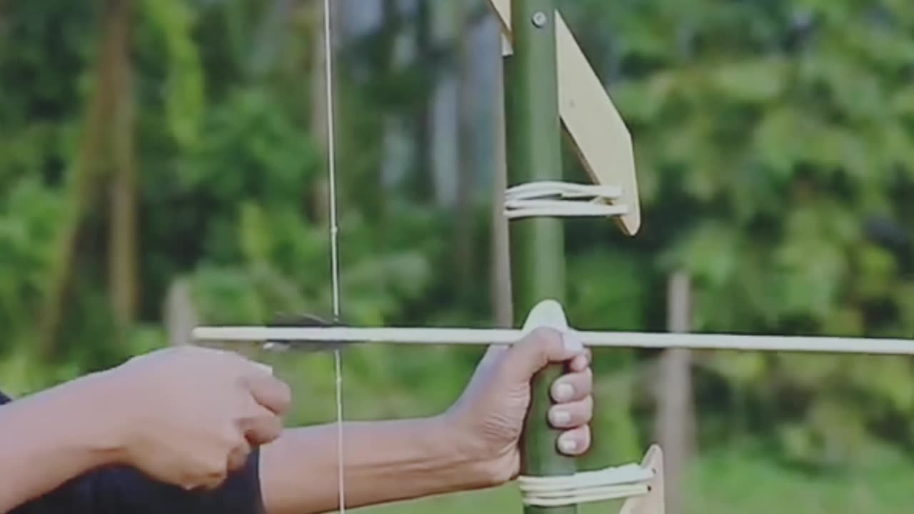"Insane Bamboo Archery Challenge! | DIY Bow vs Bottle Target Shot!"😲