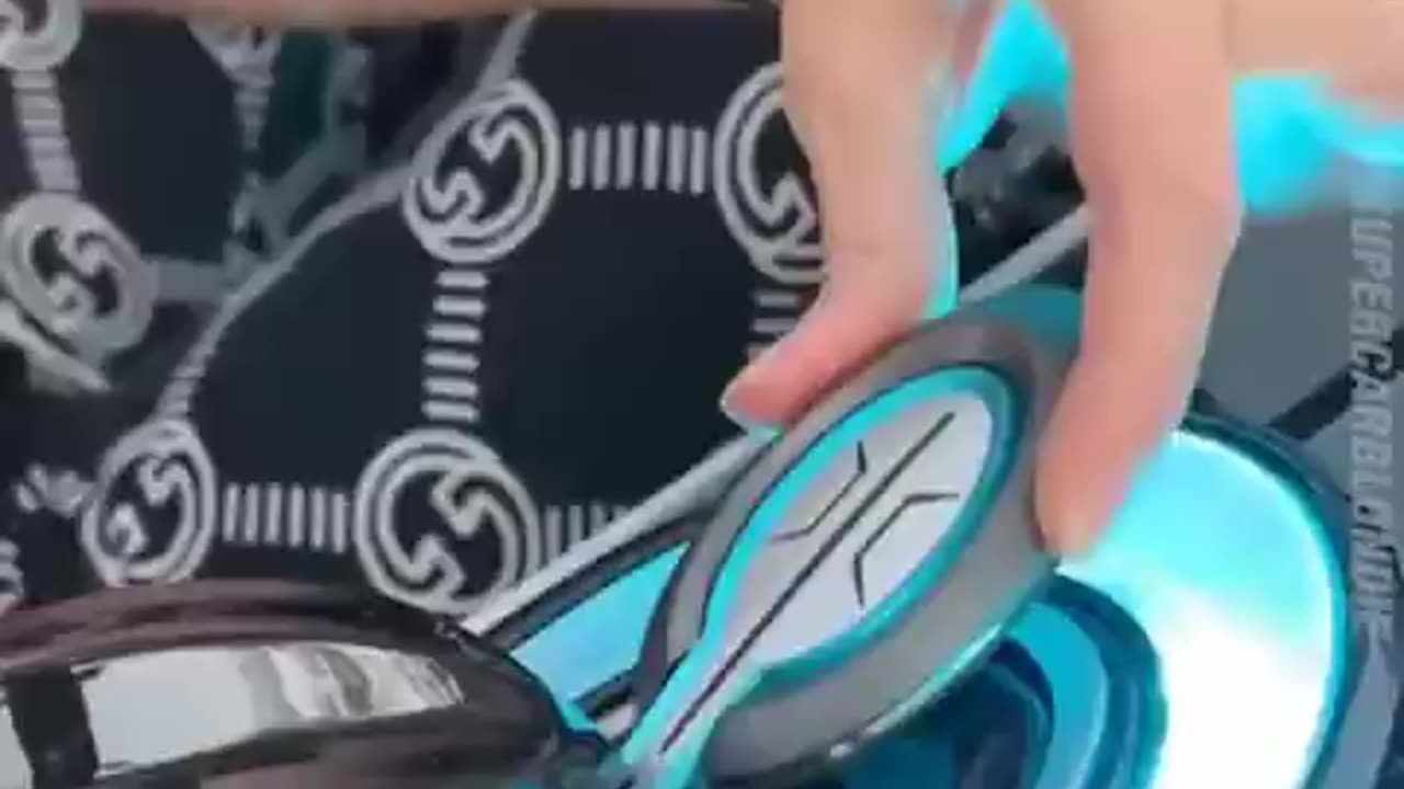 🛸 It looks and starts like a spaceship 👀