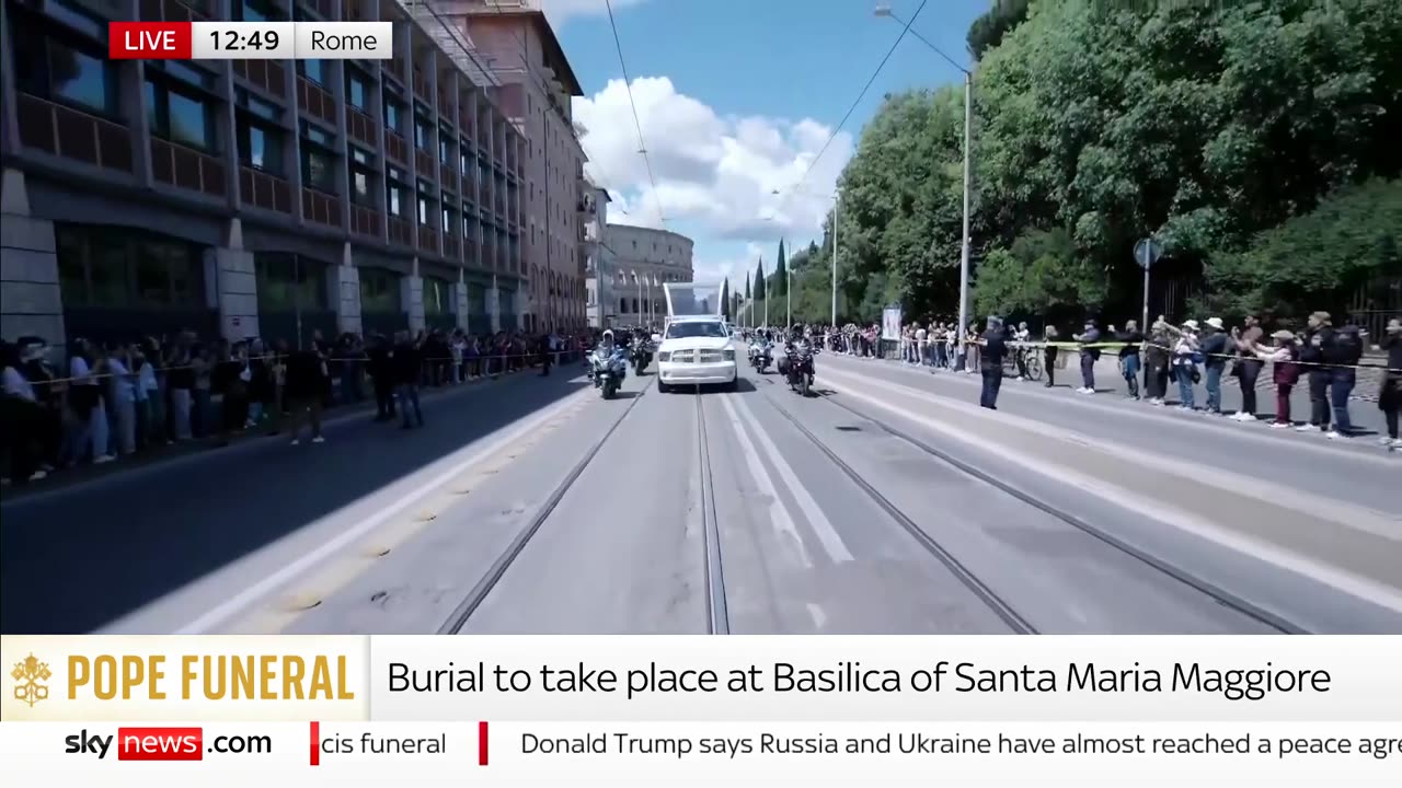 Pope Francis’s coffin passes Colosseum