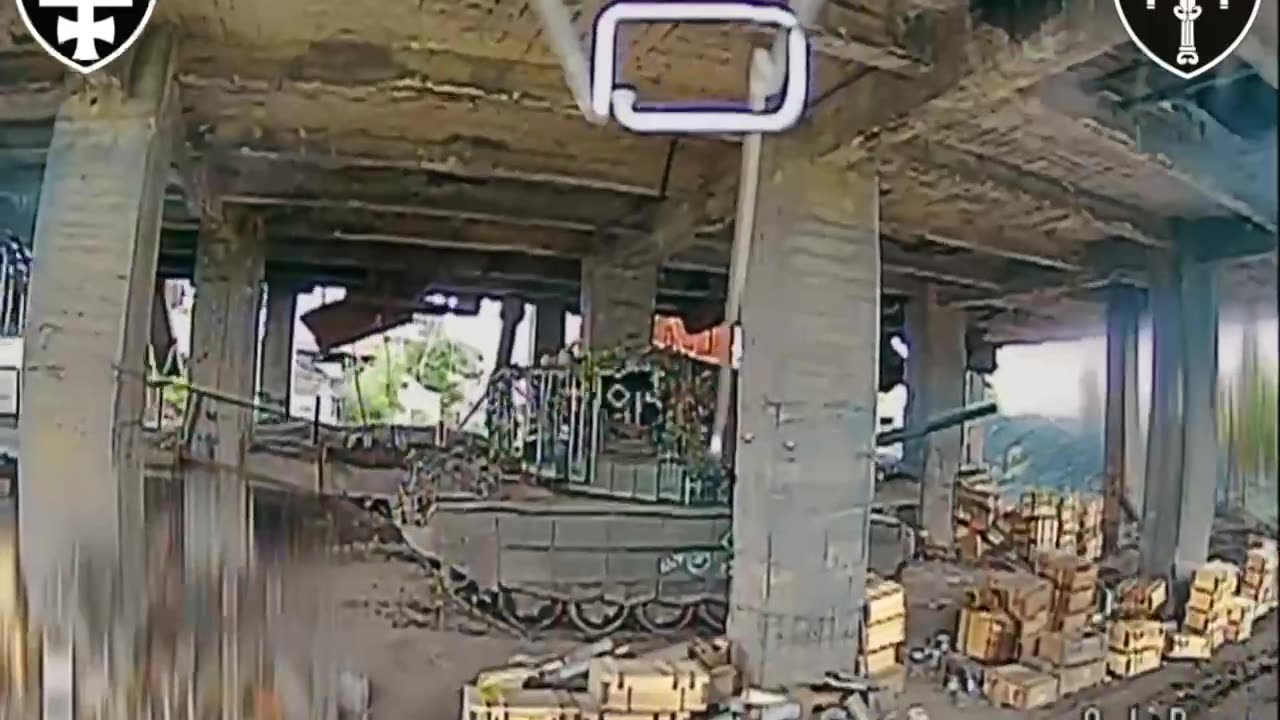 💥 Destruction of a Russian tank and ammunition depot by a drone of the Signum battalion.