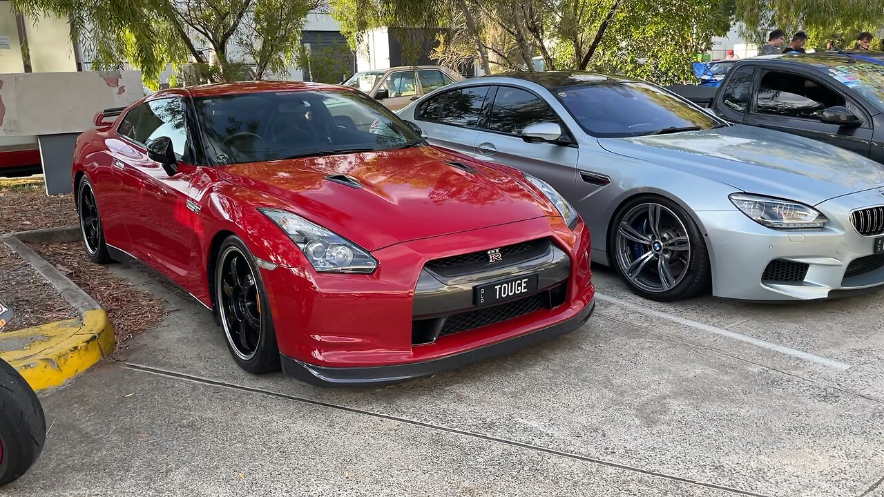 R35 GTR and BMW M6