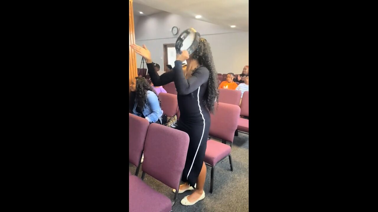 Beat that tambourine 👏🏾👏🏾 #praisebreak