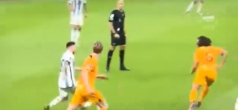 40 mind blowing assists by Lio Messi
