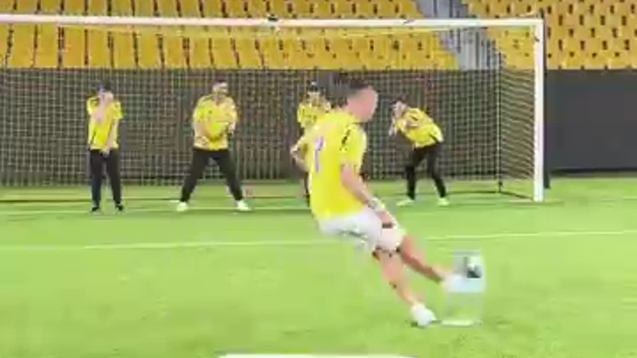 Must Watch: How Many People To Stop Ronaldo?