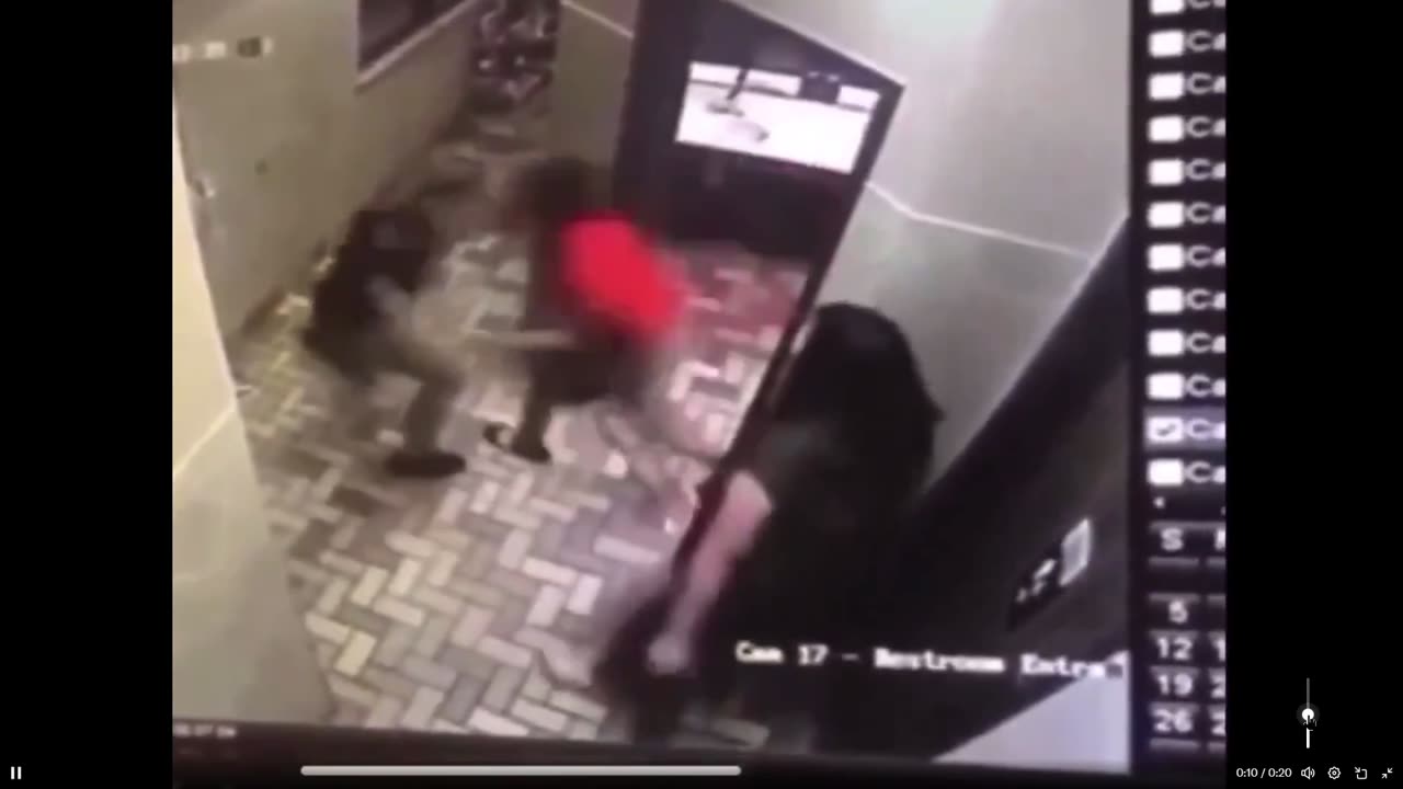 dumb costumer provokes employee and it doesn’t go well for him..