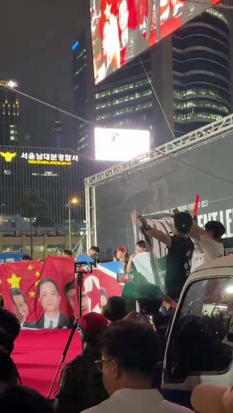 The Chinese CCP banner behind South Korea's presidential election fraud was torn apart.
