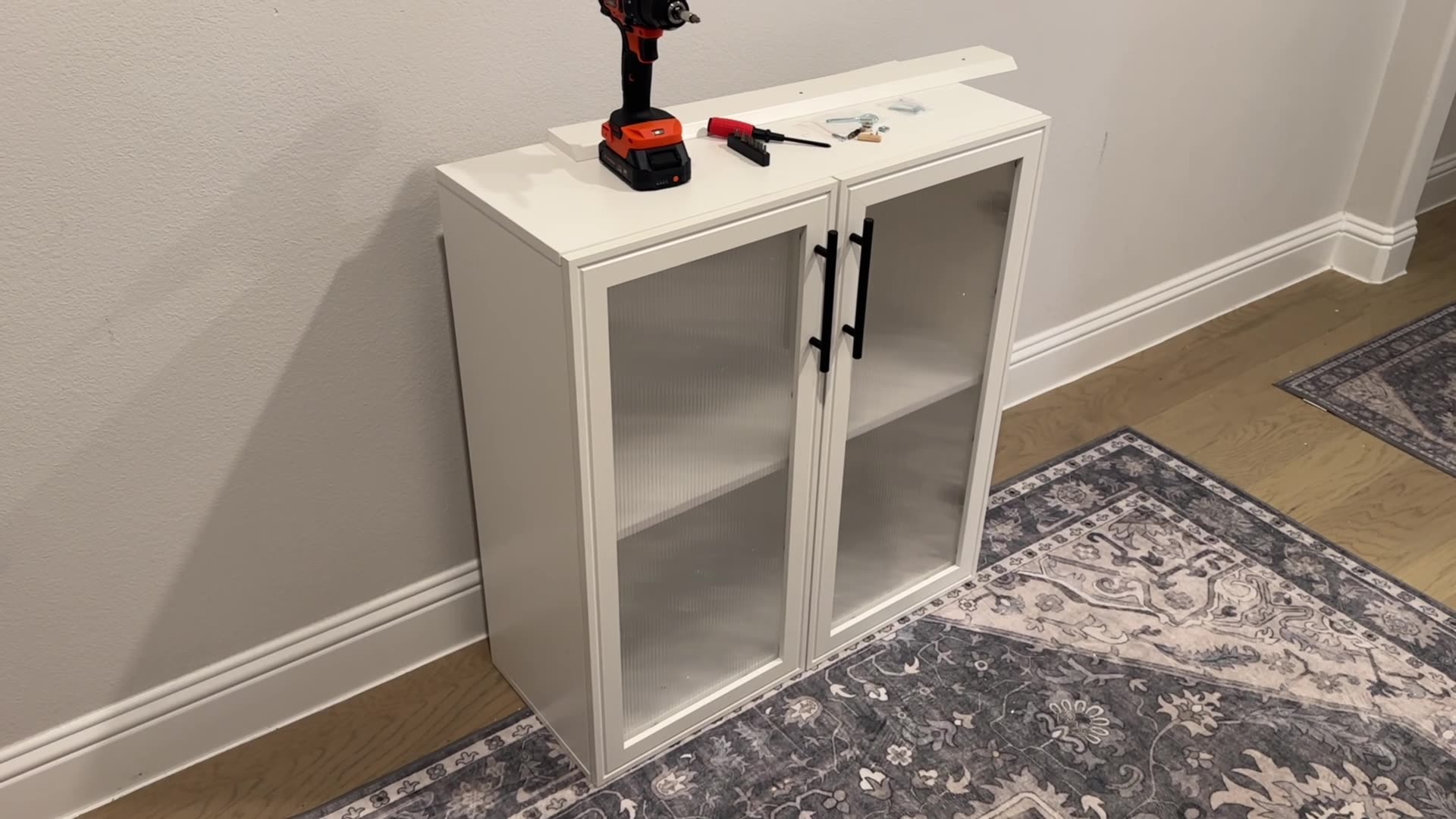 Overview FIMELLO 29.5’’ Wall Cabinet with Acrylic Glass Doors