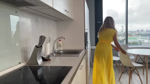 🍑 Bikini Cleaning Girl Shows Off More Than Just Skills 😏