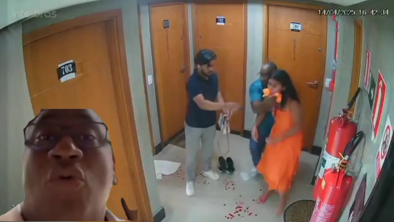 Abraça às ideias desse trouxa aí. Ele sabe que é feio e sempre tratará ela como um saco de pancadas quando ver que sua beleza é inferior a de outro homem.