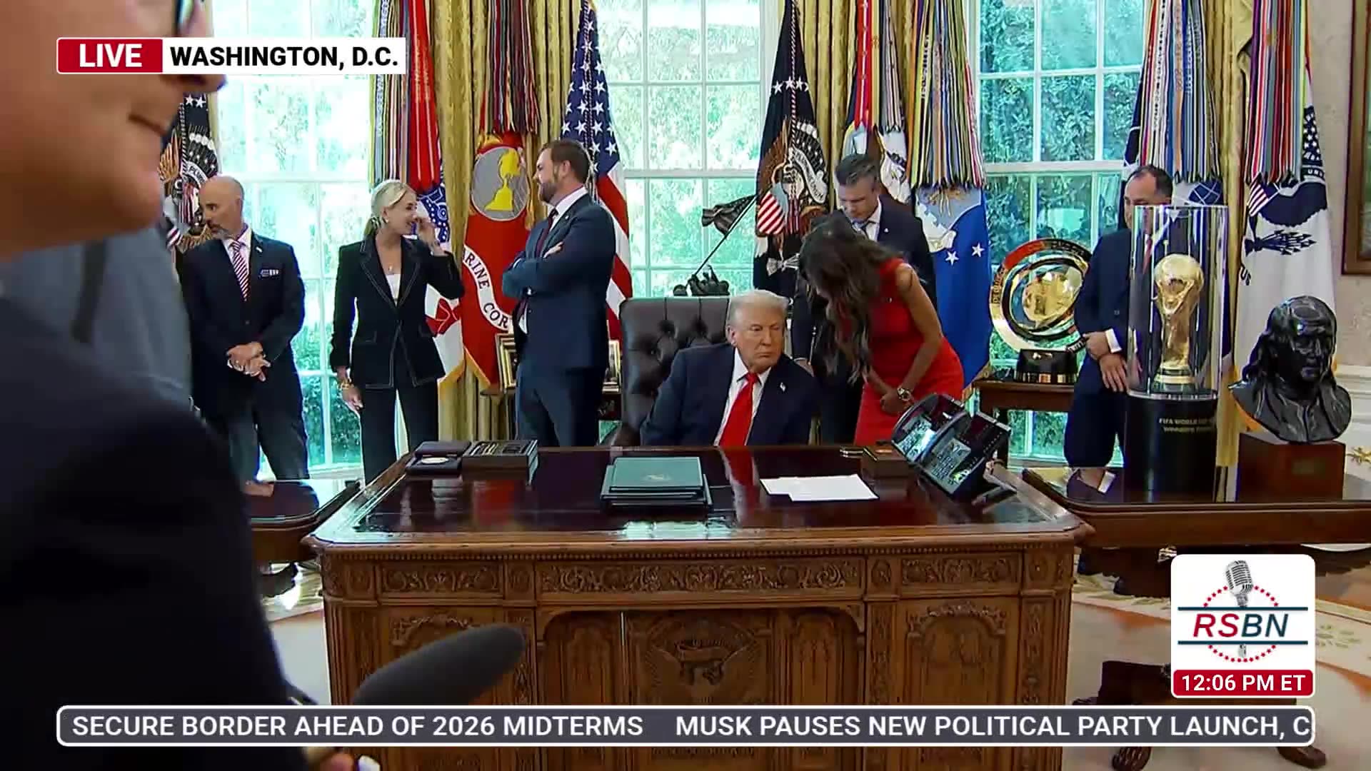 WATCH: President Trump Signs Executive Orders - 8/25/25