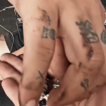 Técnica colombiana para revisar las bujías. . . .