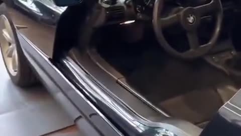 Door opening system on the BMW Z1