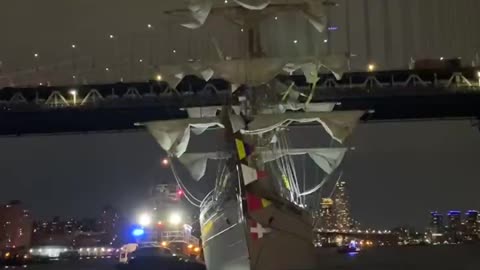 1 person killed after Mexican Navy tall sailing ship collided with Brooklyn Bridge