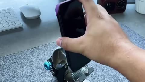 Support a metal portable phone that can generate electricity.A 7-Day Fun Collection 🎬✨❤️ ⏰
