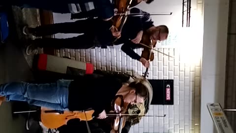Dans les tunnels du métro parisien - In the tunnels of the Paris metro