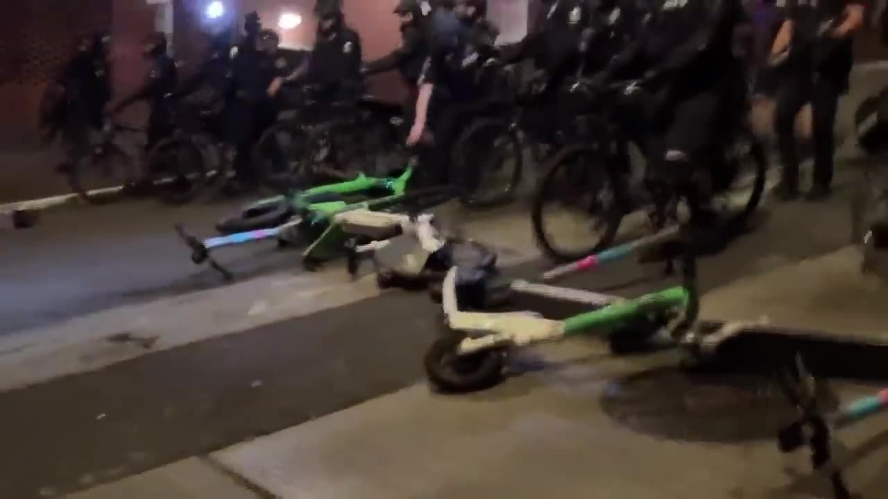 🔴🔴 Dems Fume Seattle Protesters Assault And Blockade Federal Building