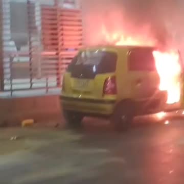 INCENDIO DE TAXI EN CTG