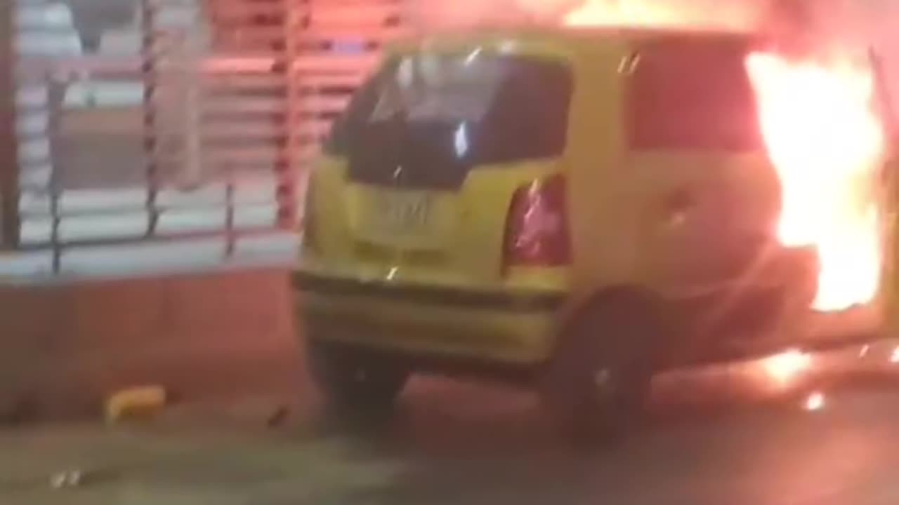 INCENDIO DE TAXI EN CTG