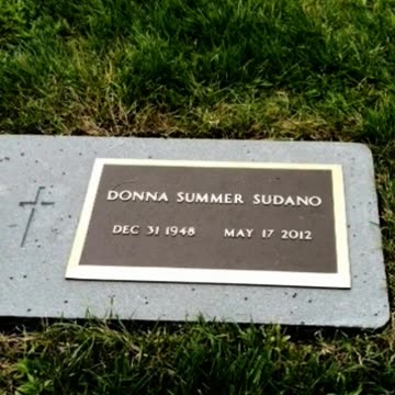 FAMOUS GRAVES - VOL. 108: DONNA SUMMER