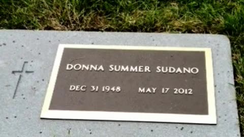 FAMOUS GRAVES - VOL. 108: DONNA SUMMER