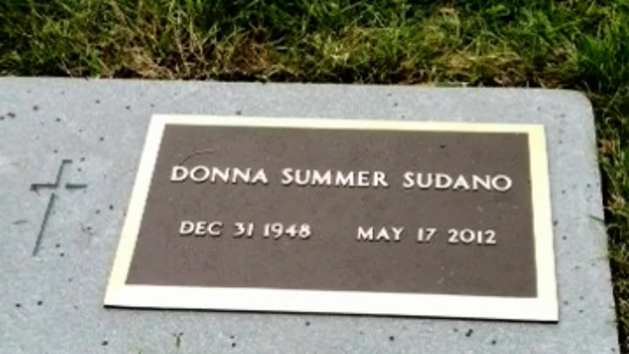 FAMOUS GRAVES - VOL. 108: DONNA SUMMER