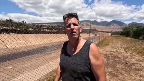 Chaotic Maui Evacuation: Police Block Exits As Wildfire Forces Ocean Escape
