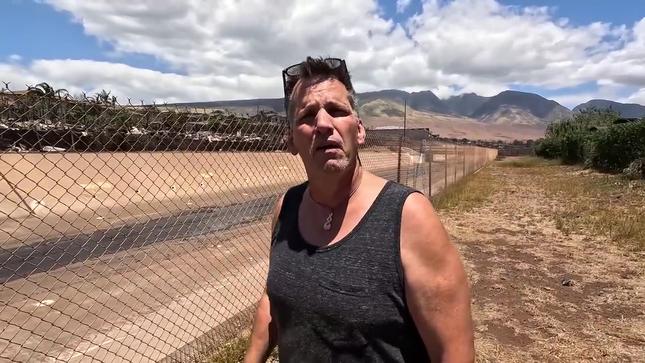 Chaotic Maui Evacuation: Police Block Exits As Wildfire Forces Ocean Escape