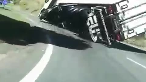 🚚⚠️ Why Are Trucks So Dangerous When Speeding Downhill?