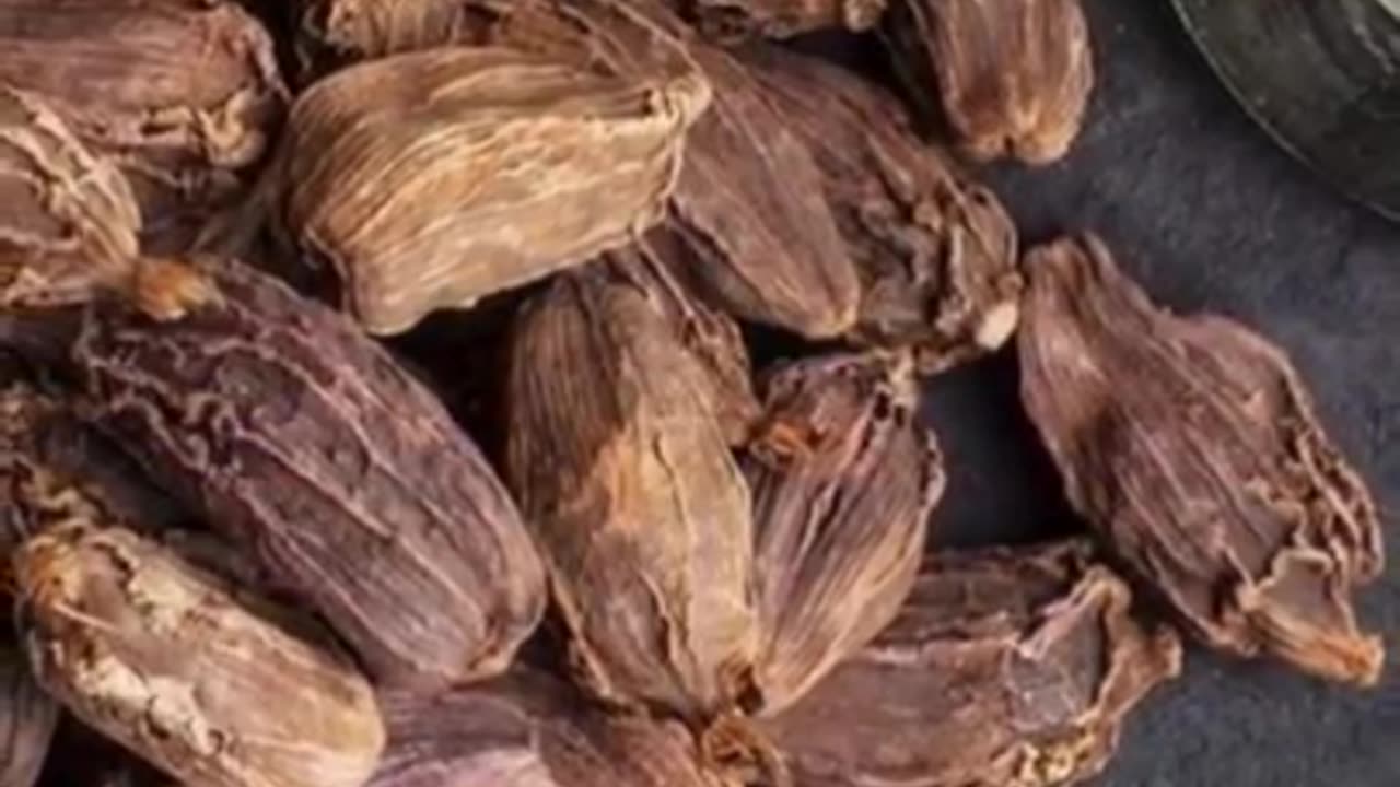 Two benefits of eating black cardamom