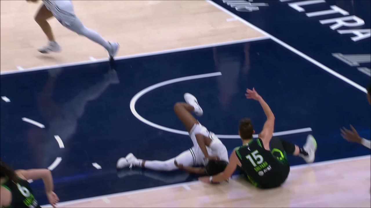 🫢 FLAGRANT, dangerous play as Hayes PULLS DOWN Shepard to ground | WNBA women's basketball