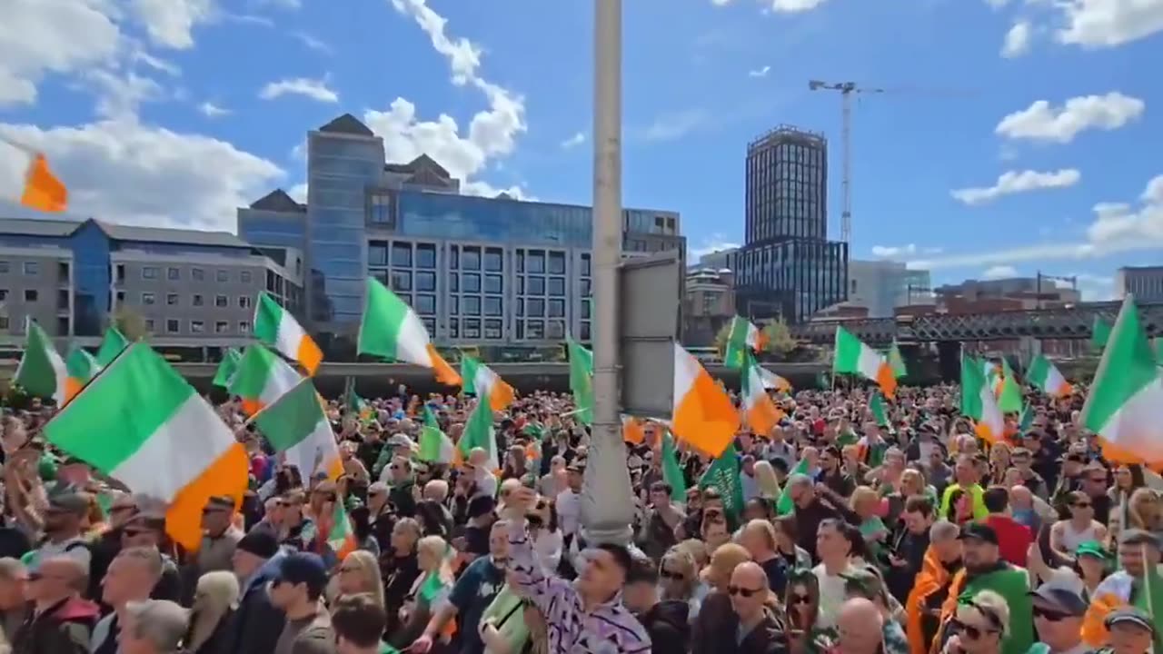 Anti-migration Irish protest, "Whose streets? Our streets!" 🇮🇪🔥｜反大規模移的愛爾蘭人上街高呼：「誰的街道？我們的街道！」🇮🇪🔥