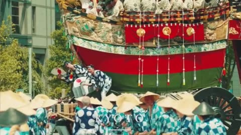 Energy and Grandeur: The Gion Matsuri Procession in Kyoto! 💪🥁
