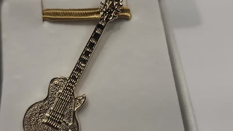 Gold Guitar Badge Crafted to Perfection | Jewelry Factory