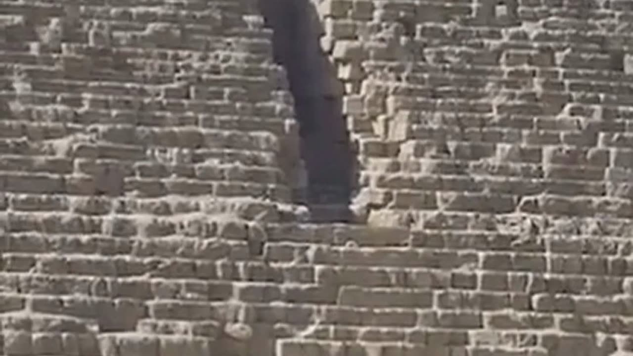 The Pyramids of Menkaure: A Lost History of Ancient Egypt