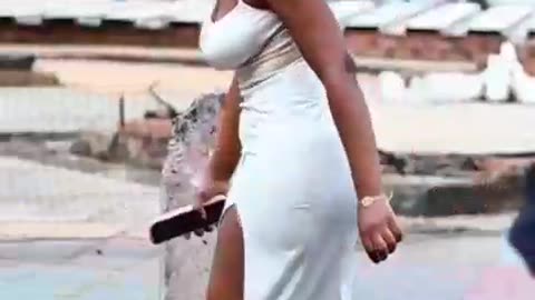 Keep watch her fine Azz.