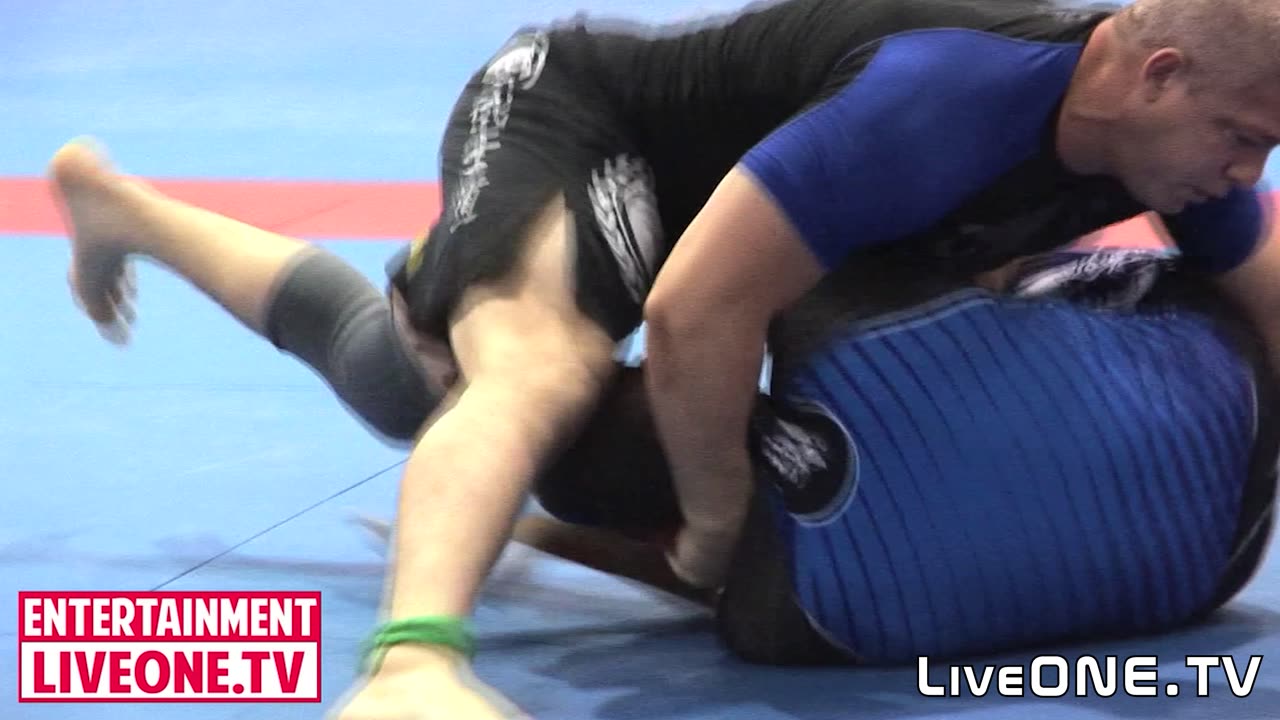 Capoeira Master trains in Jiu-Jitsu and enters tourament