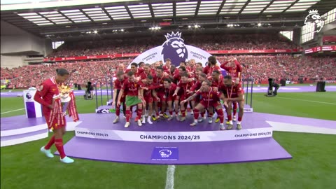 CHAMPIONS! LIVERPOOL LIFT THE PREMIER LEAGUE TROPHY 🏆