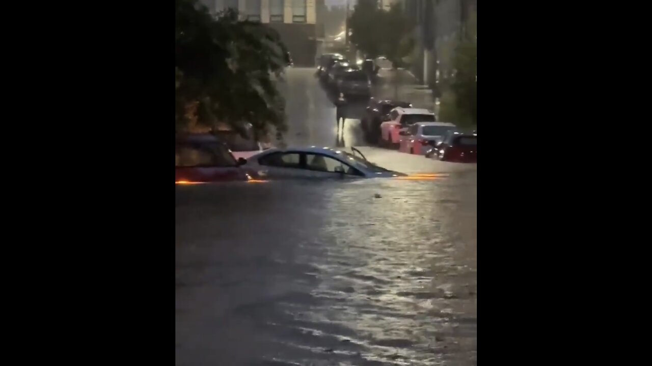 FLASH FLOODINGS💦🌊🛻📸IN NORTH CAROLINA🚏💧🌊🚗🏢☔️💫