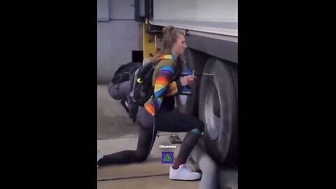 RADICAL LEFTIST ACTIVIST🏭🚚🪛🚛👩‍🎤📸SABOTAGE TRUCK-WHEEL-TYRES🛞⛏️👨‍🎤🚛🔧🧑‍🎤💫