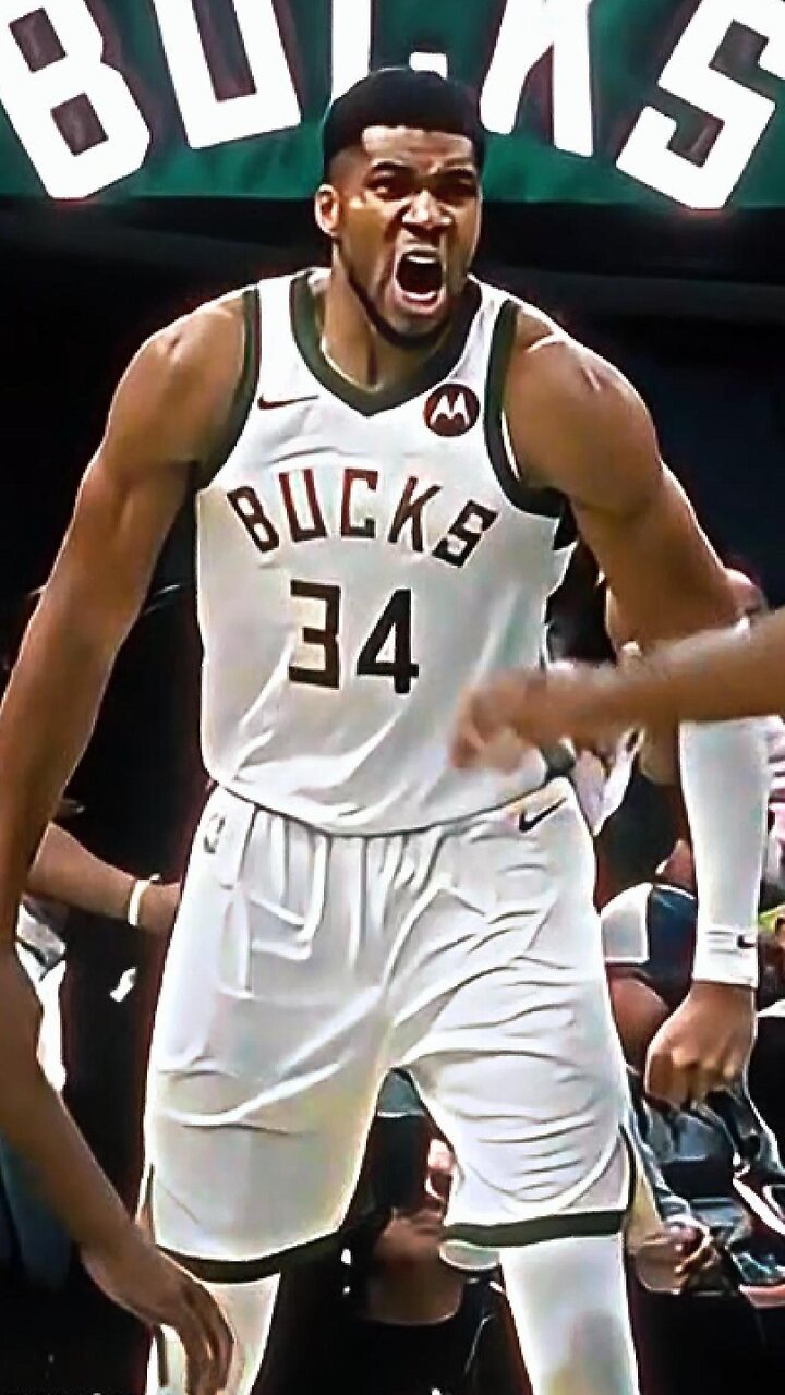 Giannis BULLIED the Knicks 💪🦌